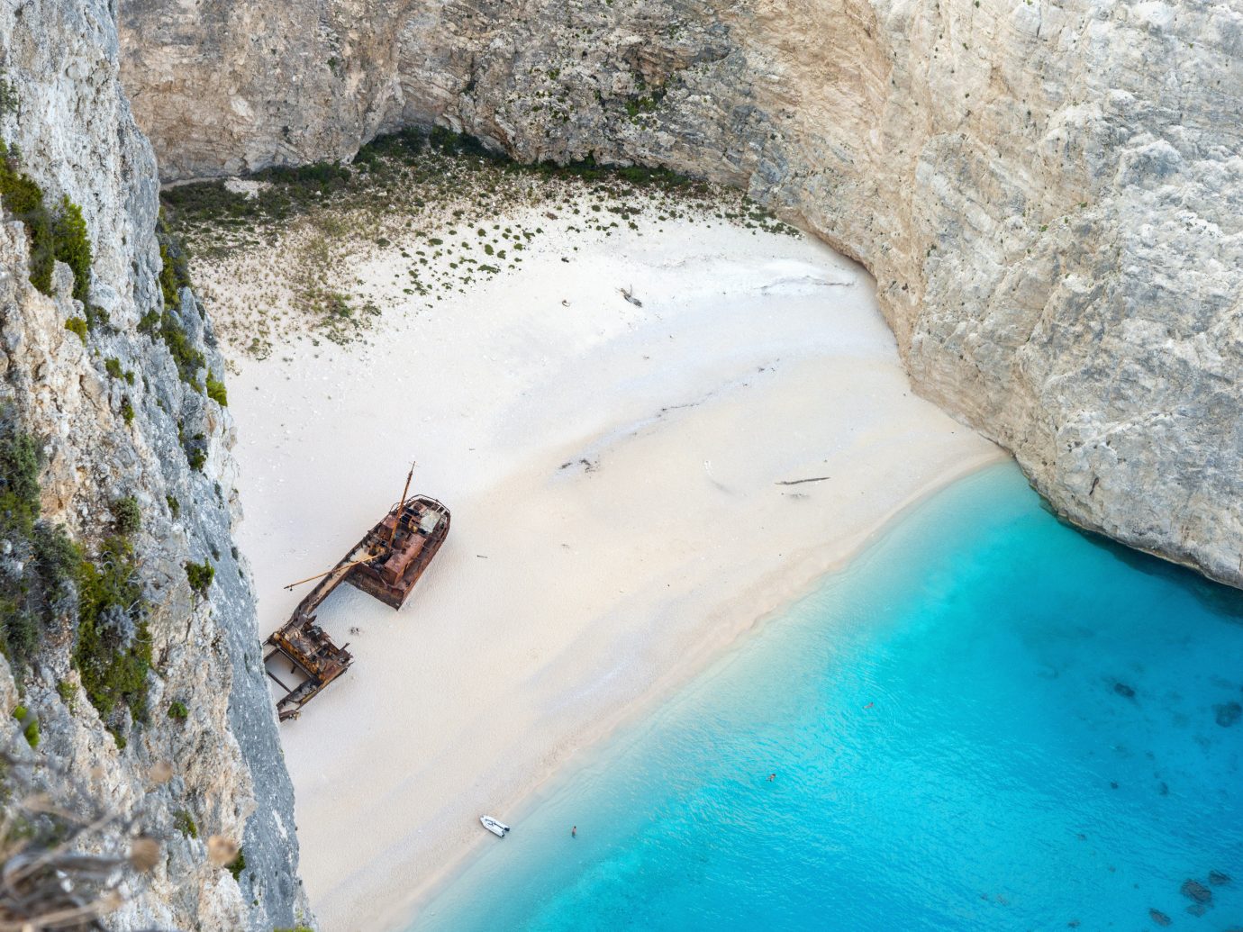 isolate beach